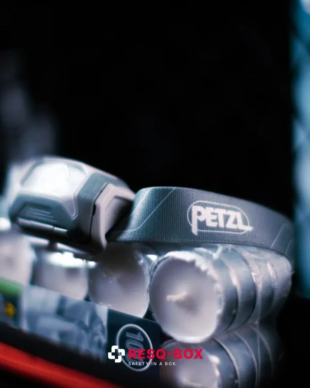 Petzl Stirnlampe und Teelichter